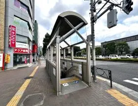 出入口2から地上に出る