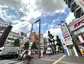 新宿通り沿いを直進する