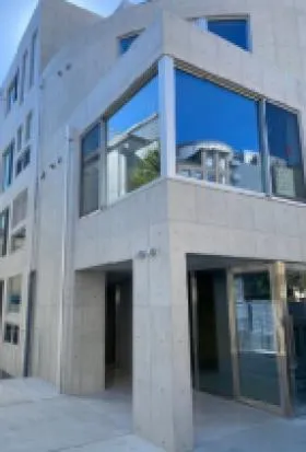 The Room 四谷大京町ビルの外観