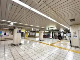 都営三田線「内幸町駅」構内