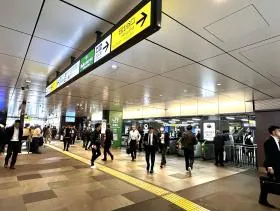 JR新橋駅　構内