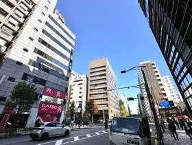 エムズクロス人形町ビルの外観
