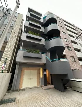 M.BALANCE MITAビルの外観