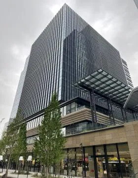 横浜シンフォステージ イーストタワービルの外観