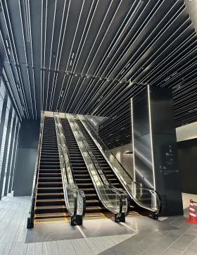 横浜シンフォステージ イーストタワービルの外観
