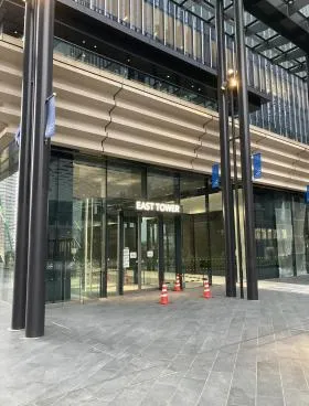 横浜シンフォステージ イーストタワービルの外観