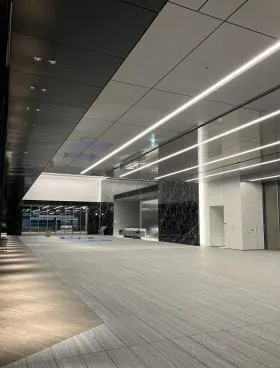 横浜シンフォステージ イーストタワービルの外観