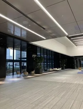 横浜シンフォステージ イーストタワービルの外観