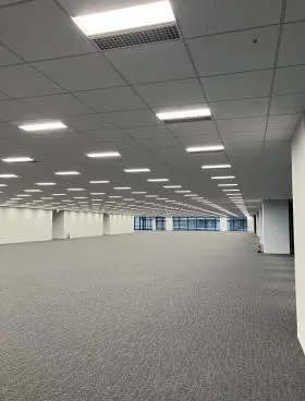 横浜シンフォステージ イーストタワービルの外観