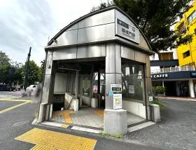 A5出入口から地上に出る