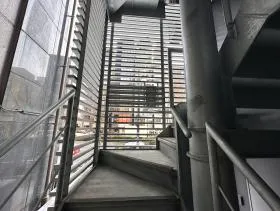 神保町HY(旧:リベラ神田神保町)ビルの外観
