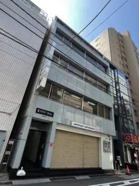 FIRSTビルの外観