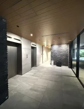 アパ三田芝公園駅前ビルの外観