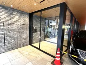 アパ三田芝公園駅前ビルの外観