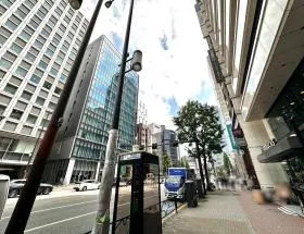 地上に出て直進すれば当ビル着（途中で横断歩道を渡る）