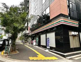 セブンイレブンを通過する