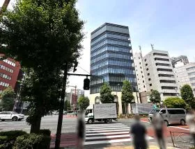 横断歩道を渡り秋葉原方面へ直進する