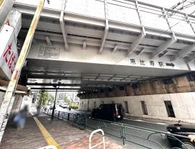高架下を通過する