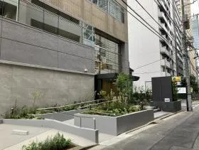田町イーストサイドビルの外観