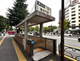 A4出入口から地上に出る