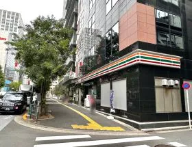 セブンイレブンを通過する