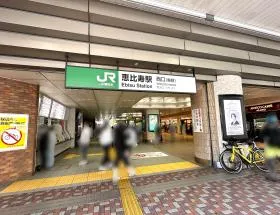 西口を出て右に進む