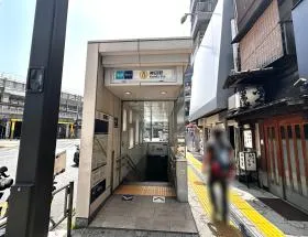 出入口4からもアクセスしやすい（秋葉原方面に進むとスギ薬局があるので、あとは出入口5からのルートと同じ）