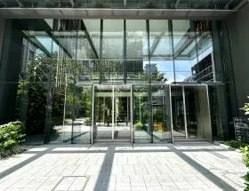 WeWork Akasaka Green Crossビルの外観