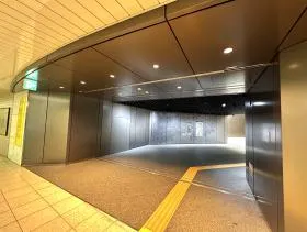 出入口10を目指す