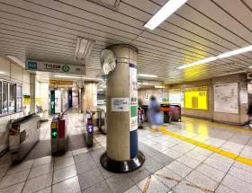 東京メトロ千代田線「新御茶ノ水駅」