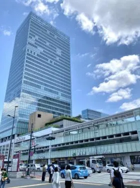 JustCo 新宿ミライナタワーの外観