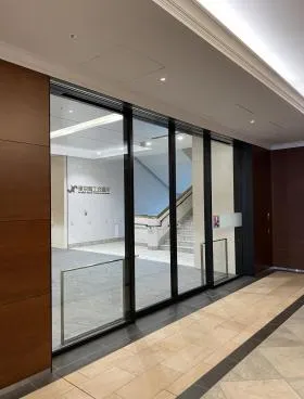 SERVCORP 丸の内二重橋ビルの外観