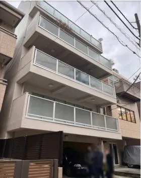 ホワイトビルの外観