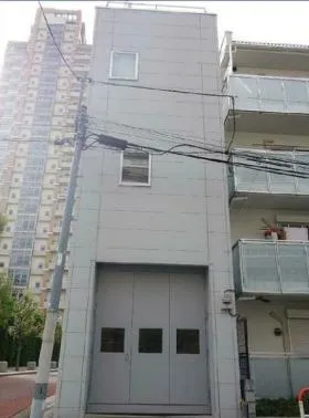 mビルの外観
