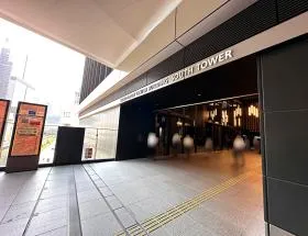 世界貿易センタービルディング南館に入る
