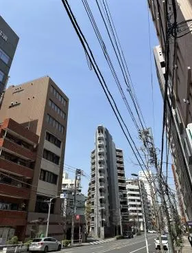 日教済会館ビルの外観
